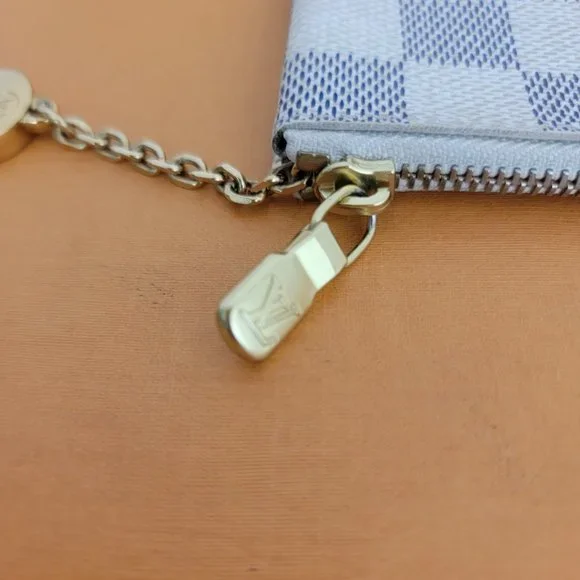 ❌❌SOLD ❌❌ Louis Vuitton Key Pouch Damier Azur - Picture 8 of 10